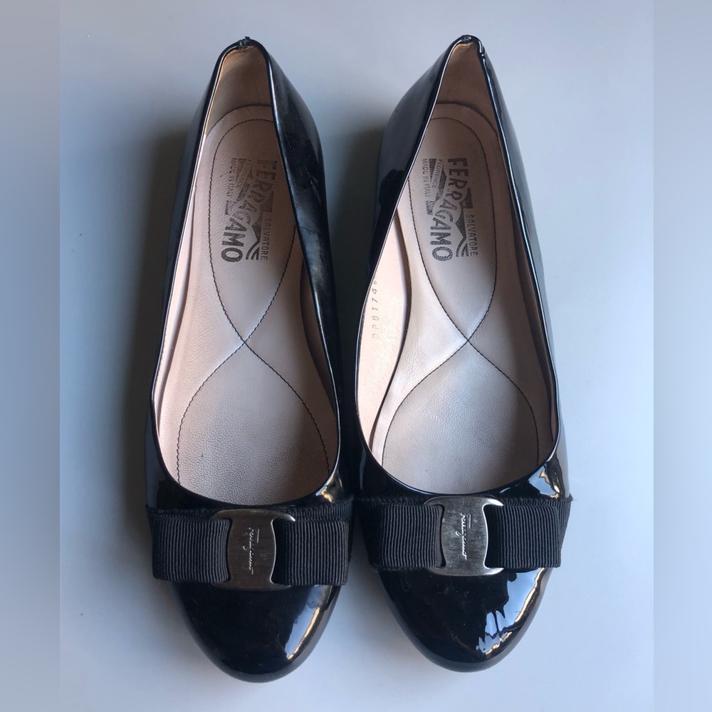 Salvatore Ferragamo Vara Bow Accent Patent Leather Ballet Flats Women's Size 7.5